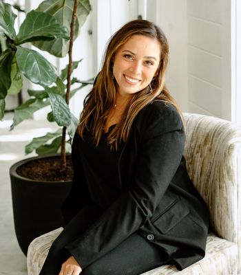 Portrait of Lauren Kenney, Realtor.